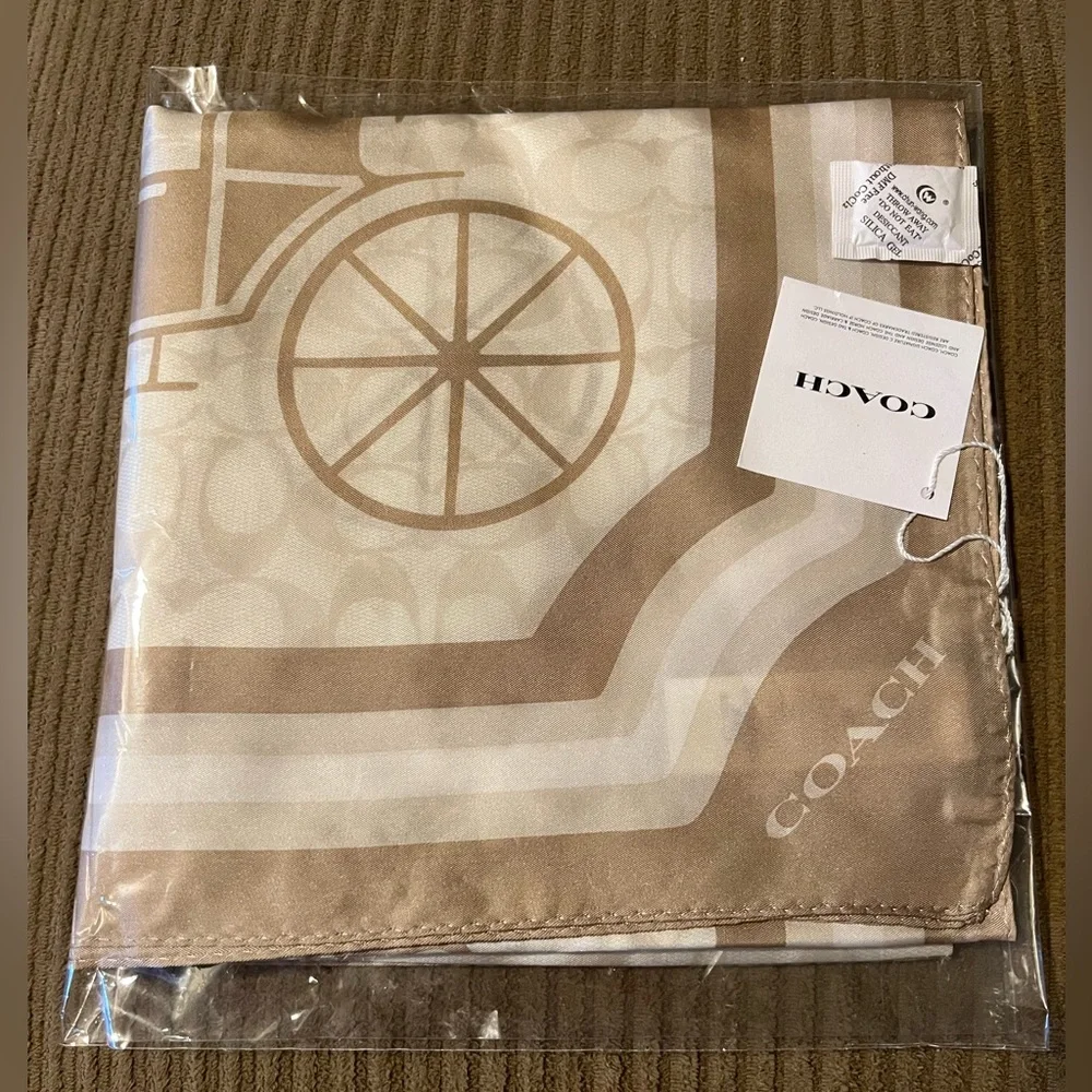 Coach Signature Horse And Carriage Silk Square Scarf nwt in packaging - Picture 2 of 3